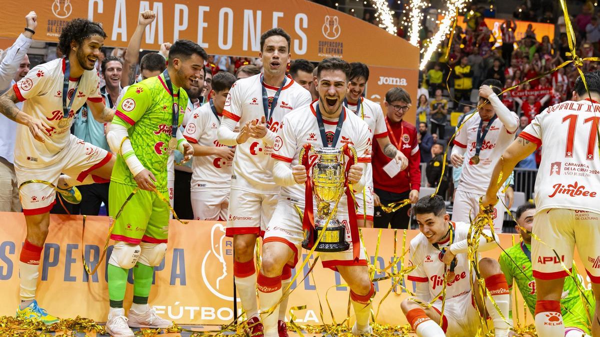 Los jugadores del Jimbee Cartagena, celebrando el título de la Supercopa