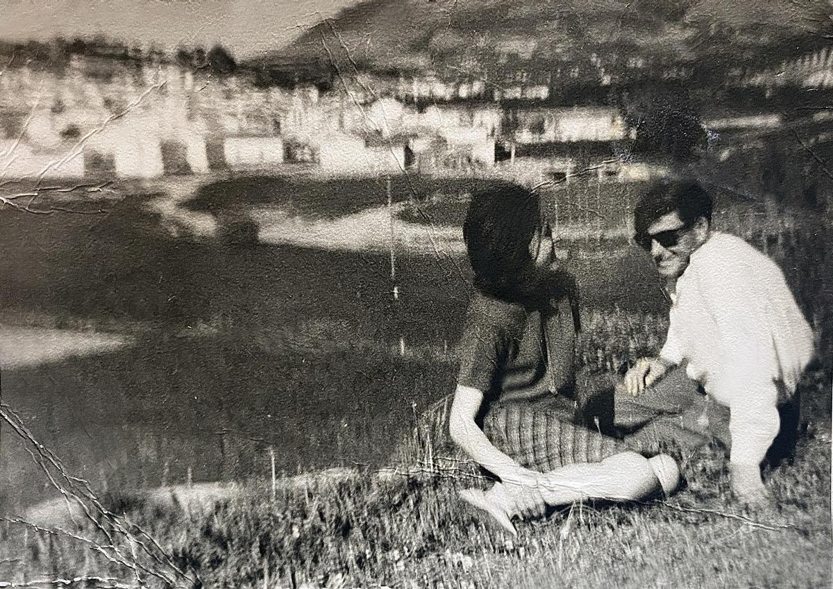 Con su novia y vecina Emilia, en Villanueva del Trabuco en los 60.