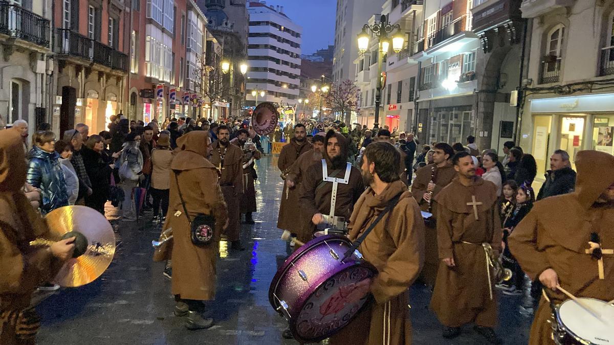 Un momento del desfile