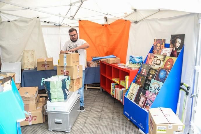 LAS PALMAS DE GRAN CANARIA. Preparativos Feria del Libro  | 29/04/2019 | Fotógrafo: José Carlos Guerra