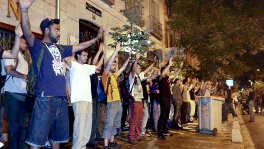 Protesta pacífica contra el desalojo en París