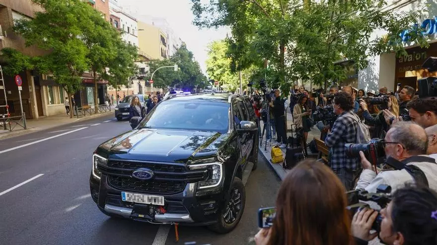 La Policía registra el despacho de Zapatero tras su imputación por el caso Plus Ultra