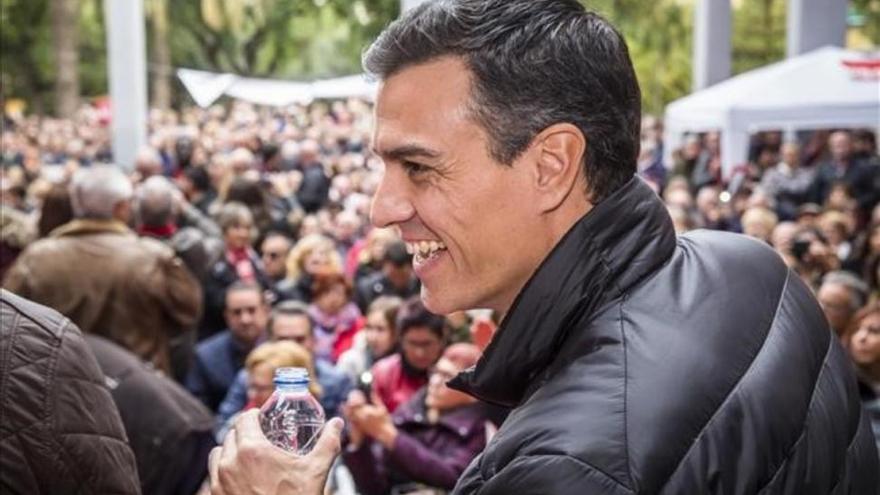 Pedro Sánchez medita su candidatura con &quot;muchas ganas y mucha fuerza&quot;