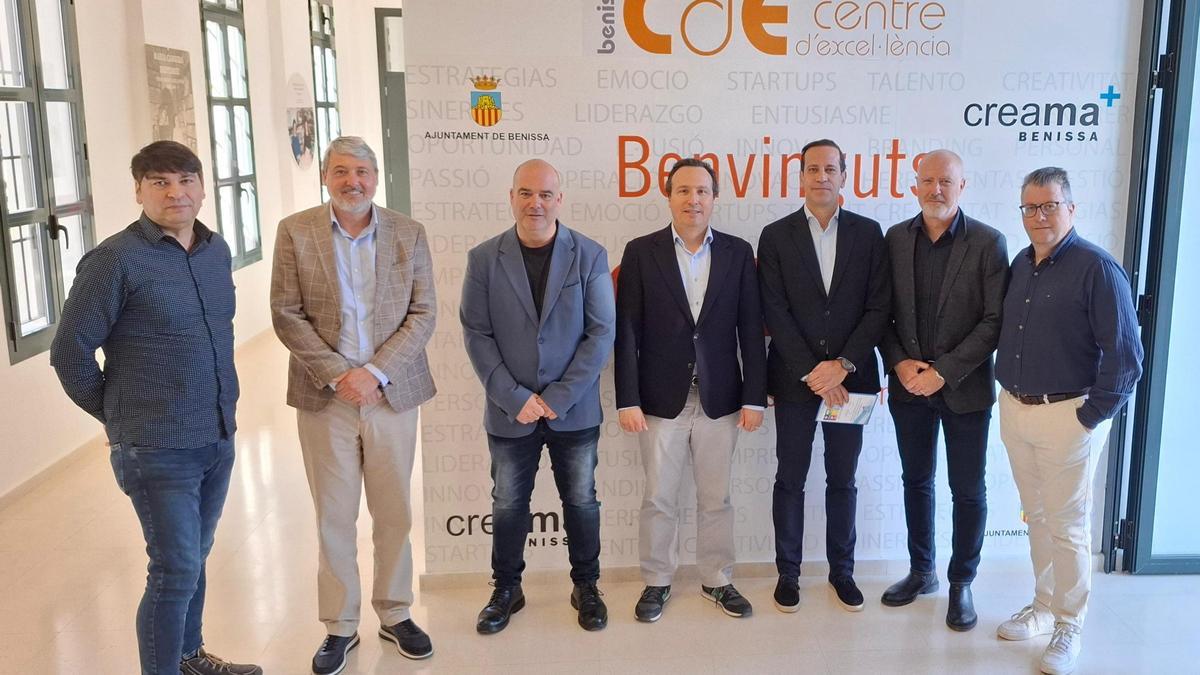 Alcalde de Benissa junto a miembros de FEVEPAL y empresarios del poligono industrial de Pedreguer