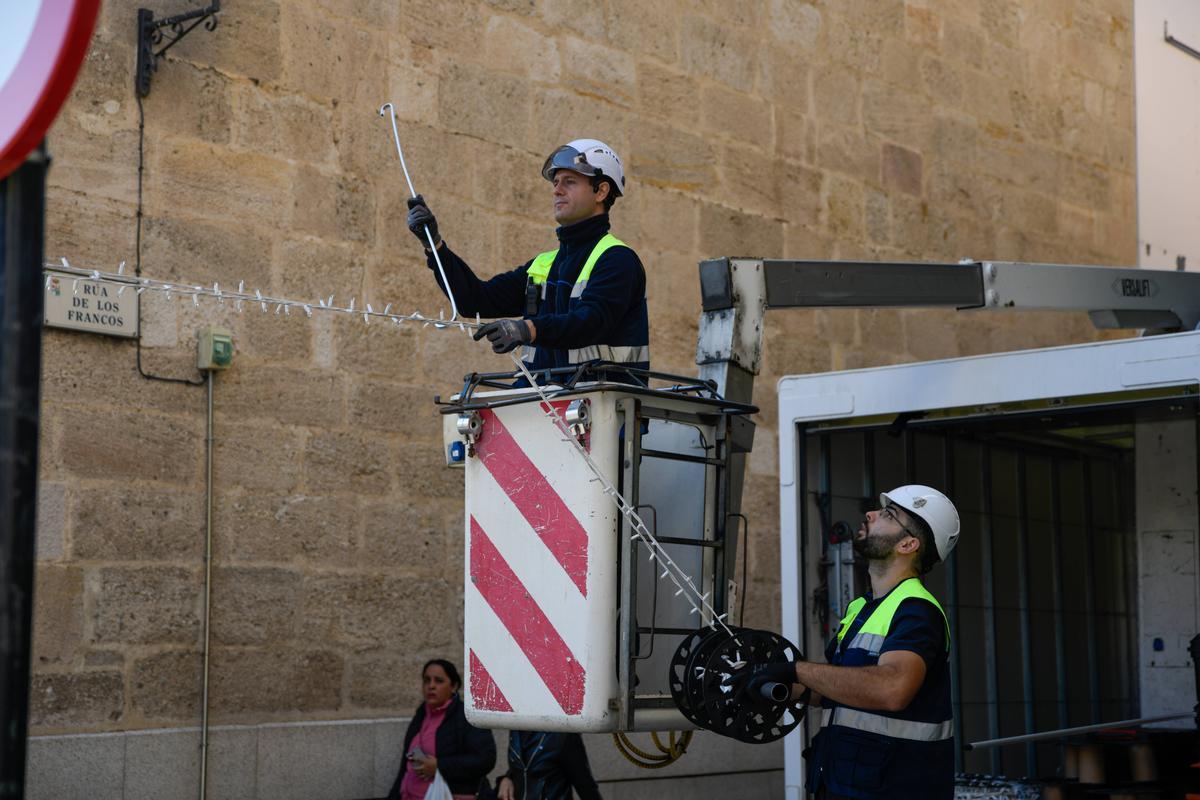 Zamora. Colocación luces de navidad