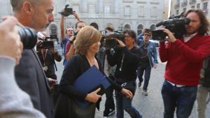Arribada de diversos consellers al Palau de la Generalitat per assistir a la reunió del Govern.