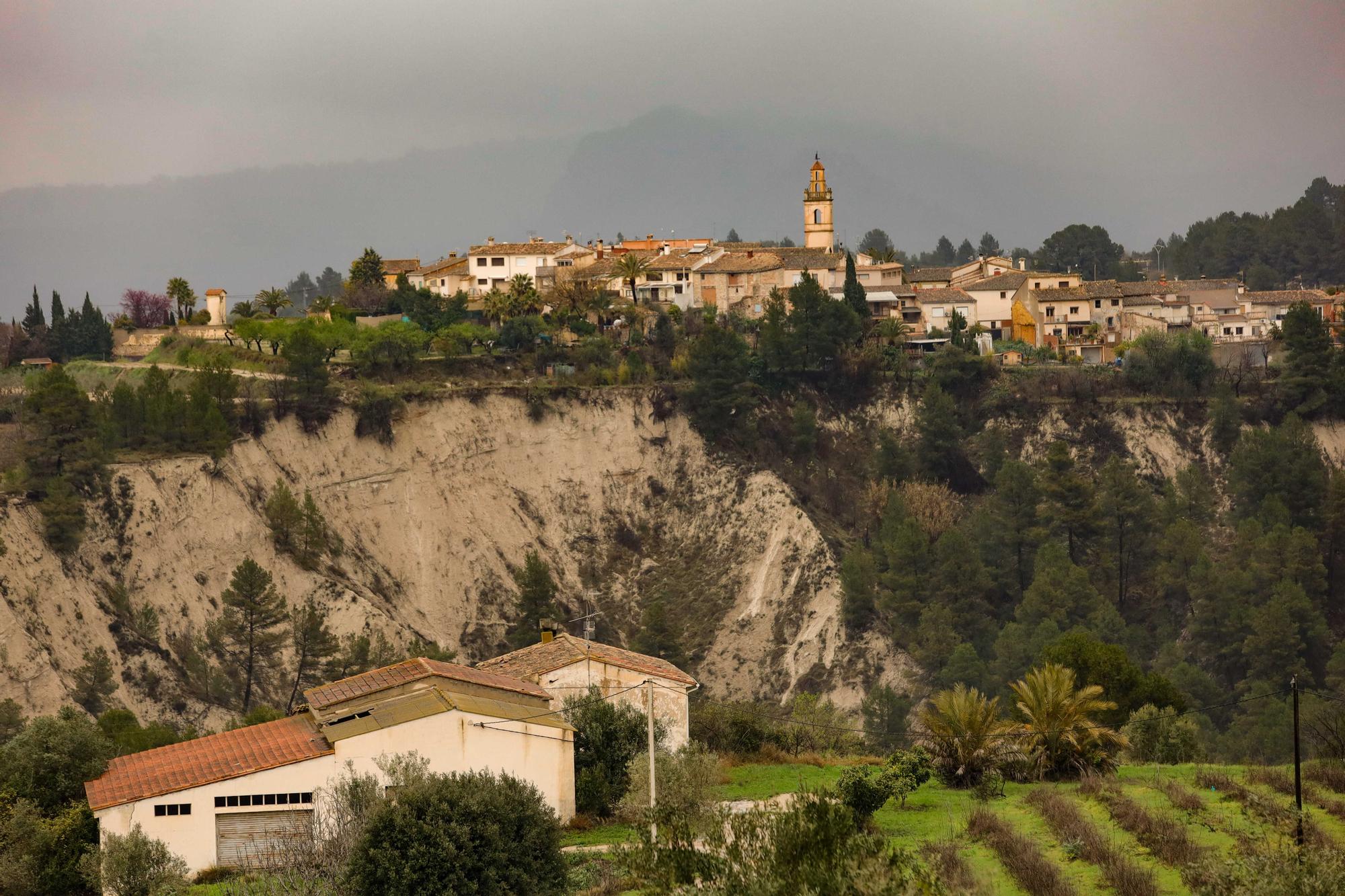 Las lluvias agravan el riesgo de derrumbes en el barranco de Benillup