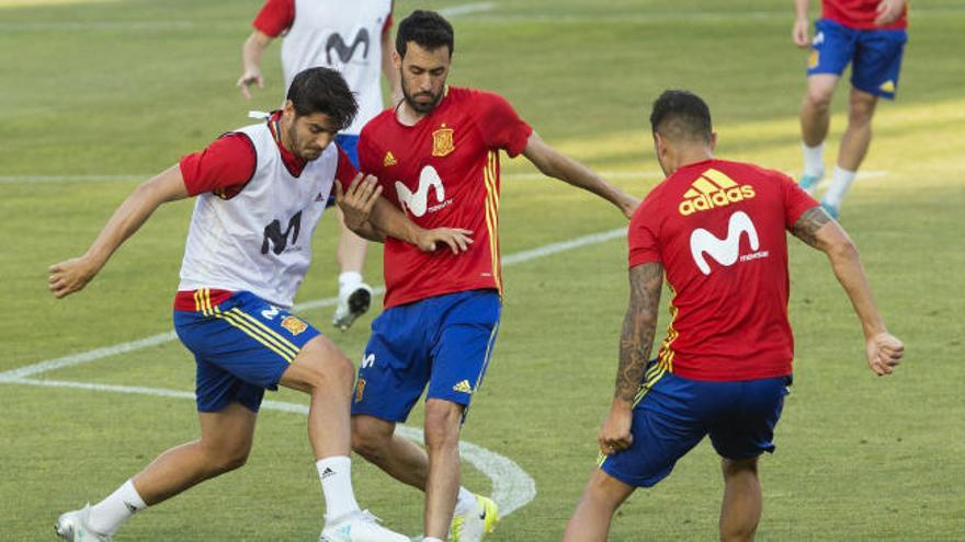 La selección española prepara el partido ante Colombia