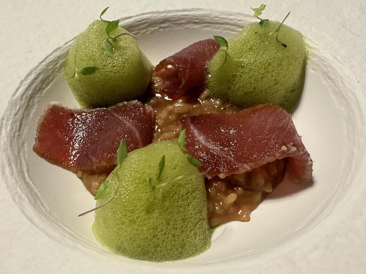 Arroz de sepia encebollada con ventresca de atún curada