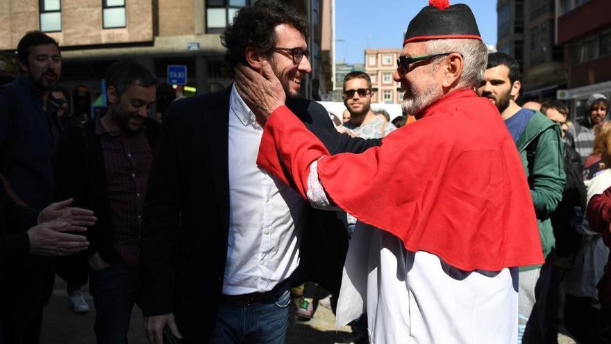 &#039;Miudiño&#039; y coplas para Sande ante los juzgados de A Coruña