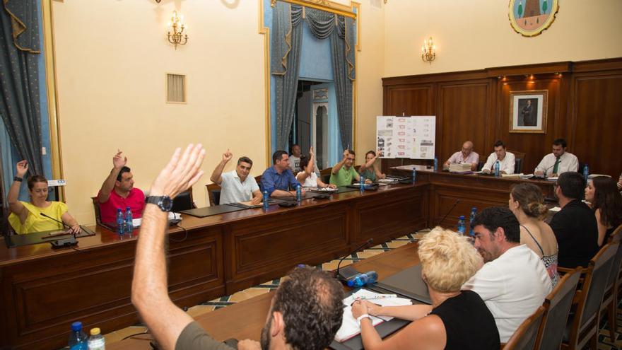 Celebración del pleno extraordinario del Ayuntamiento de Cehegín.