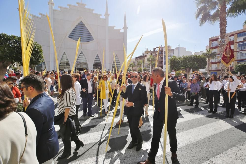 La procesión recorrió el itinerario entre la iglesia del Sagrado Corazón y la Inmaculada en Torrevieja