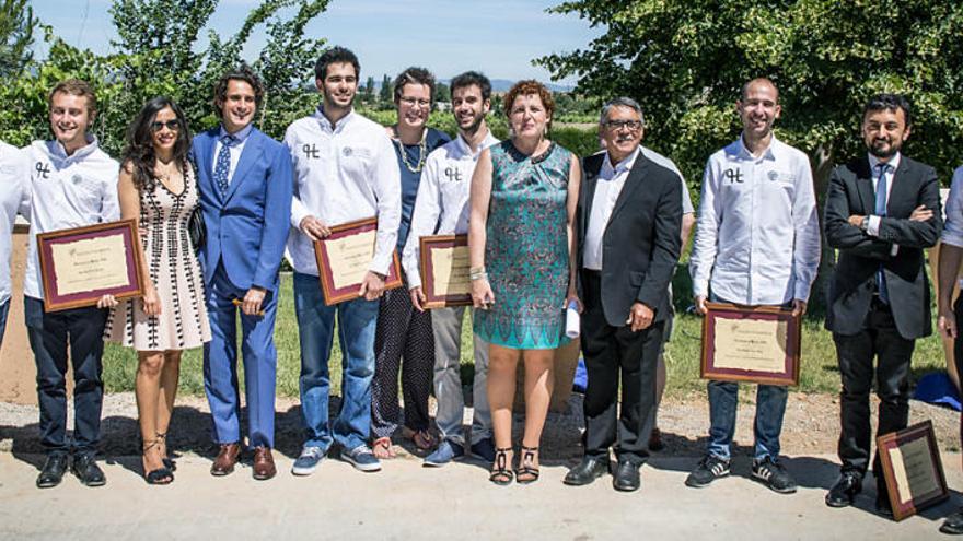 Vino y cava tienden la mano a la ciencia en el Paseo del Mérito