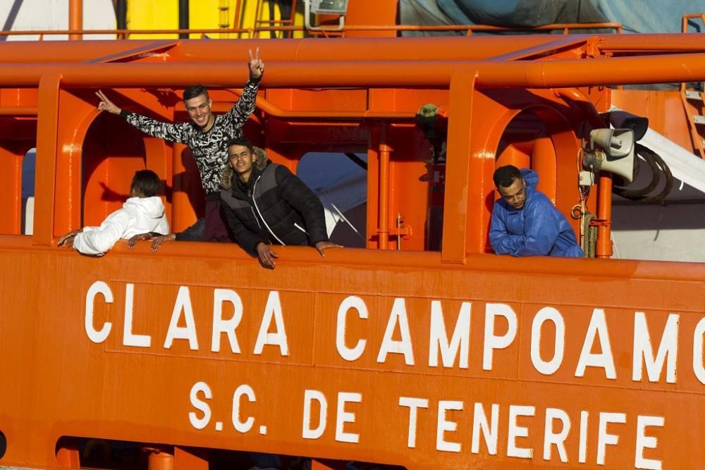 Desembarcan a más de 140 inmigrantes en Cartagena