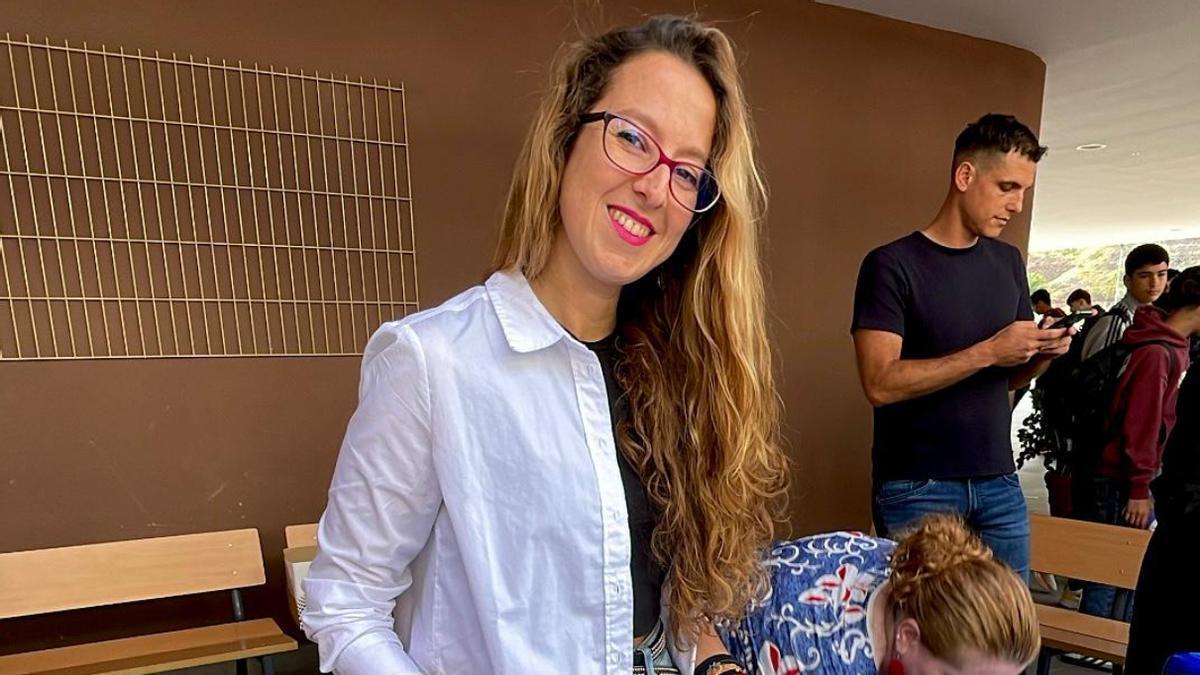 La consejera de Educación y Juventud del Cabildo visita Mogán.