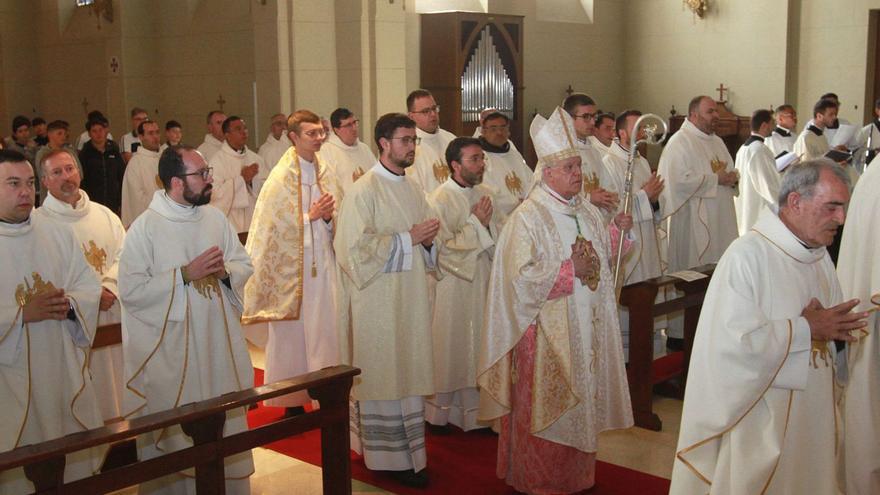 Misa de celebración de la festividad del clero, ayer, en el Seminario Mayor.