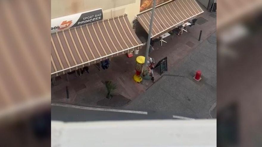 Botellazos y patadas voladoras en una pelea por fuera de un local de Tenerife