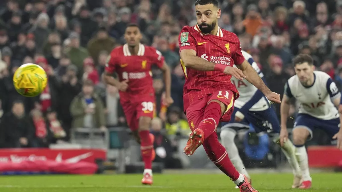 Salah se interpone entre Luis D赤az y el Bar?a
