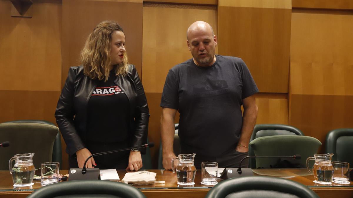 Elena Tomás y Suso Domínguez, en una imagen de archivo en un pleno del Ayuntamiento de Zaragoza.