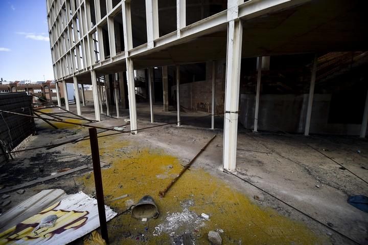 EDIFICIO A MEDIO HACER DEL PALACIO DE ...