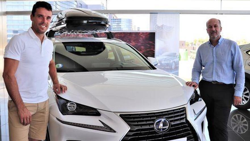 Roberto Bautista visita Lexus Castellón tras la reapertura después del confinamiento