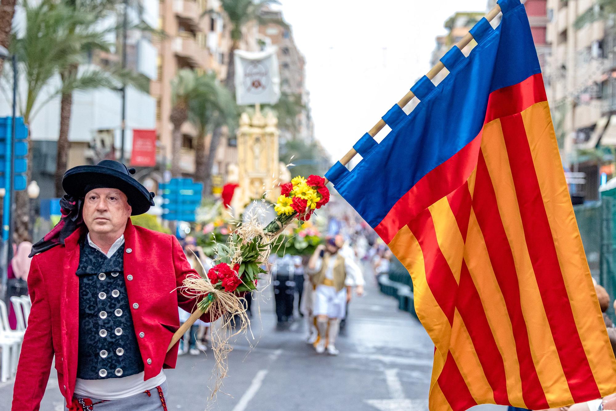 La Ofrenda de flores de las Hogueras 2022 en imágenes