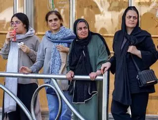 Les iranianes guanyen la guerra al vel  al cap de quatre anys de la mort de Mahsa Amini