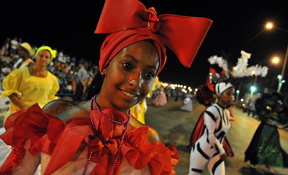 Alguns dels participants en les comparses, en la inauguració del carnaval de l’Havana, Cuba.