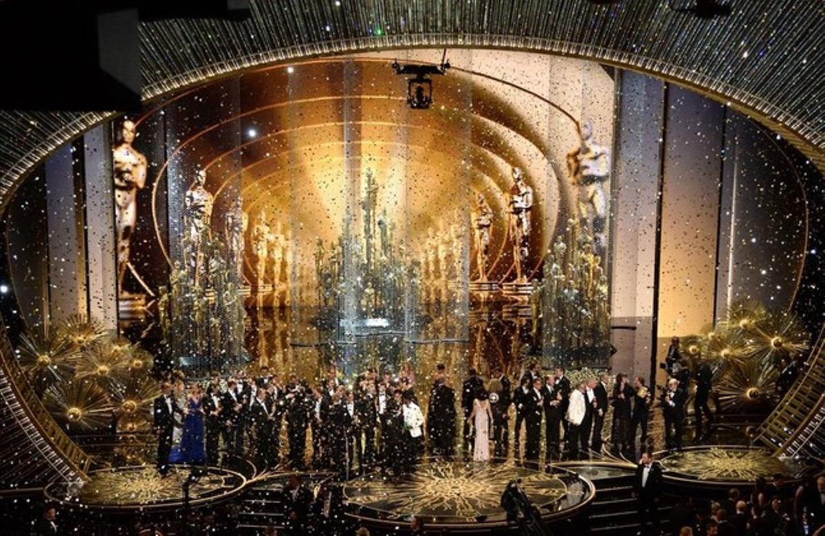 Foto de grupo de los ganadores de los Oscar 2016