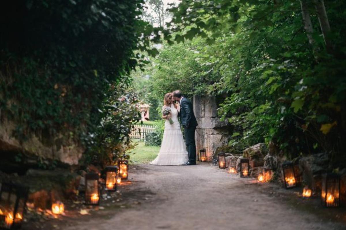 Ilumina tu boda: Farolillos marcando el camino