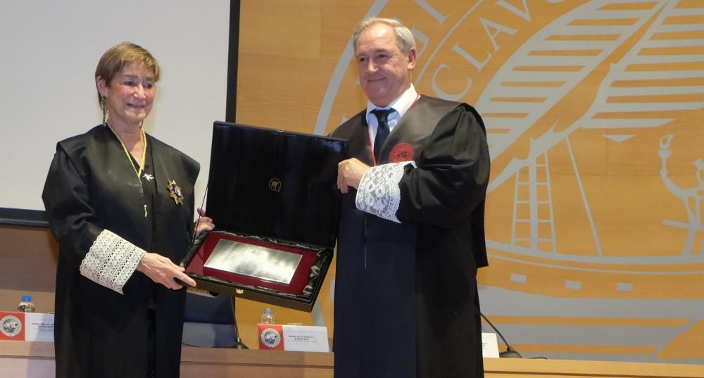 La presidenta de los abogados españoles, premiada por el Colegio