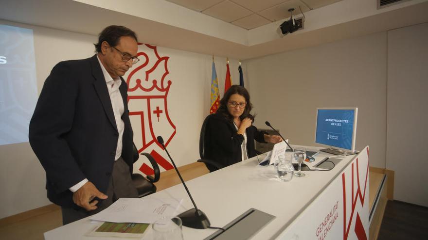 El conseller de Hacienda, Vicent Soler, y la vicepresidenta del Consell, Mónica Oltra, en una rueda de prensa.