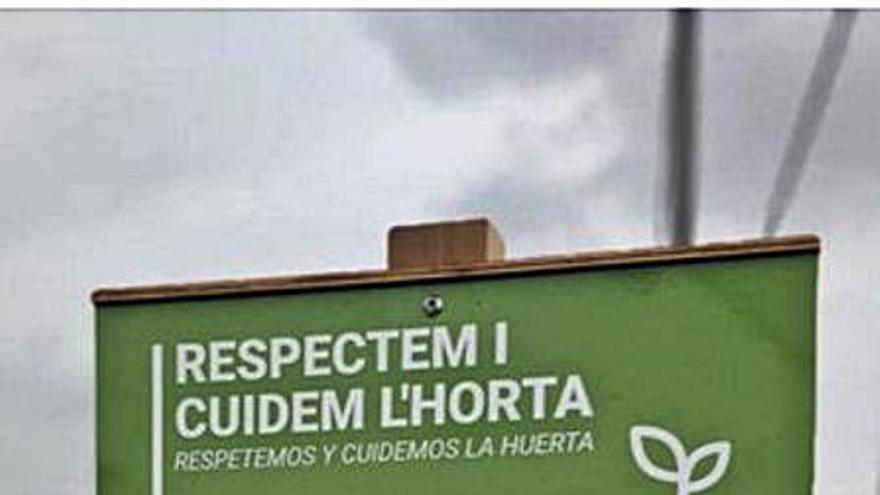 Los carteles que piden respeto. | LEVANTE-EMV