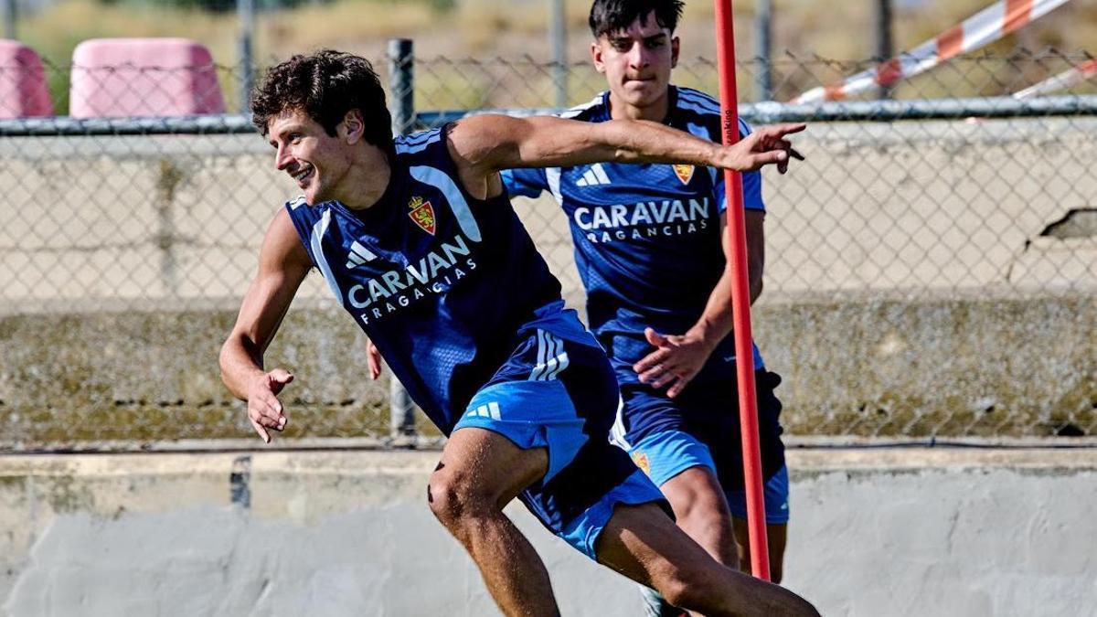 Marco Sangalli, sonriente durante un ejercicio en su primer entrenamiento con el Real Zaragoza.