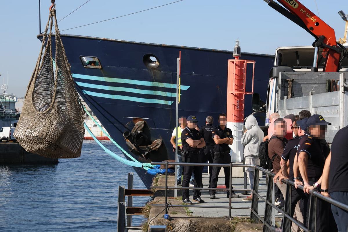 Desembarco del alijo en el puerto de Vigo