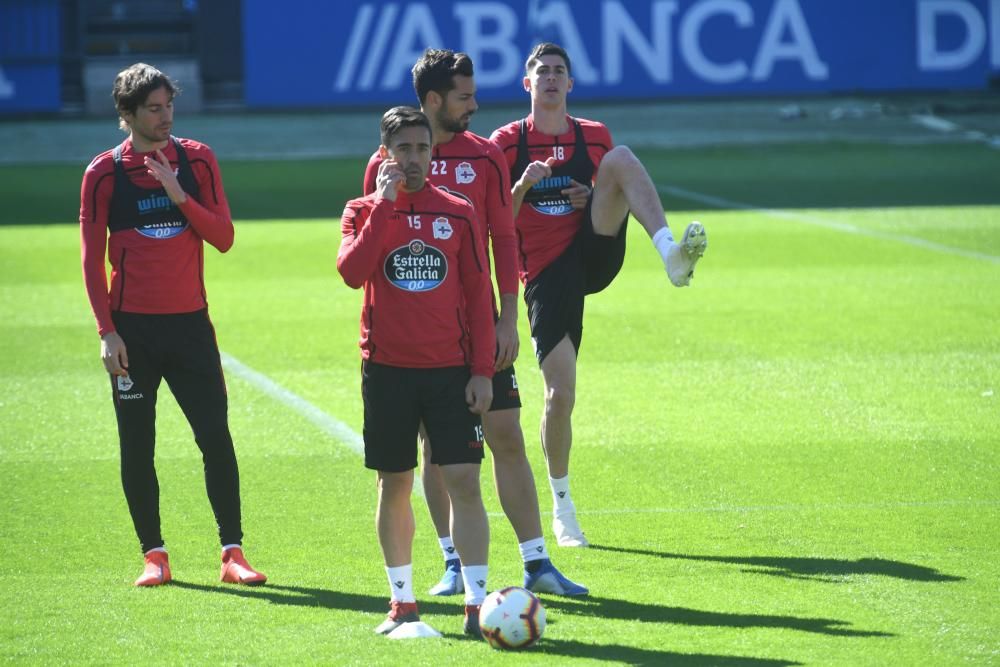 Carlos Fernández comienza a realizar algunas tareas con el grupo aunque su presencia en la convocatoria para el partido contra el Almería parece poco probable.