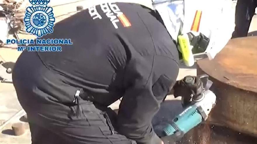 Así encontró la Policía Nacional los 560 kilos de coca entre chatarra en Almassora