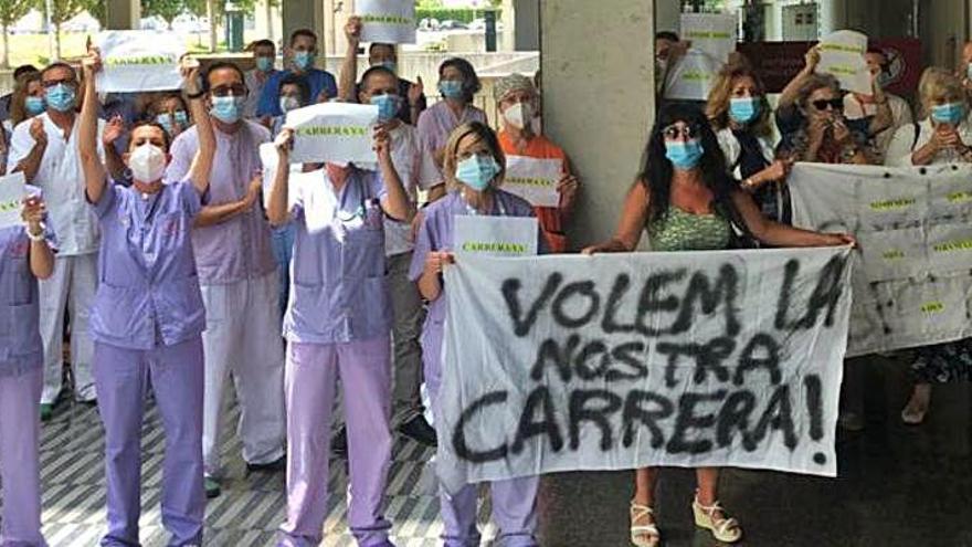 Los sanitarios protestan en el hospital de Dénia