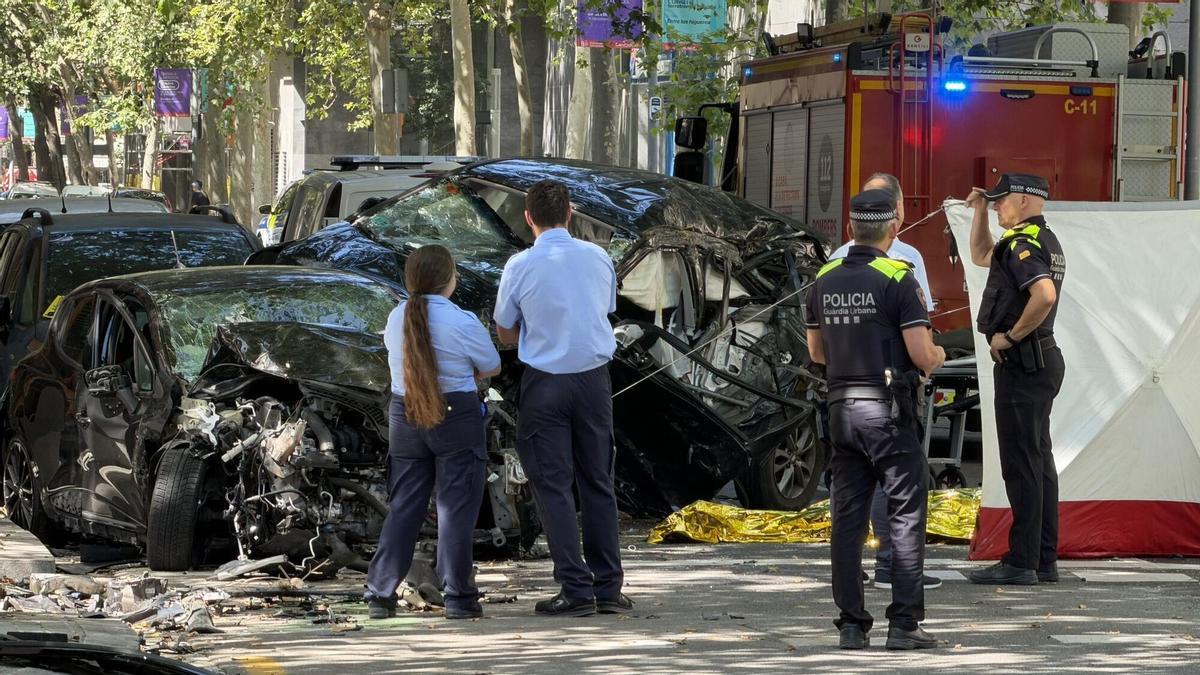 Mueren dos conductores en Barcelona tras un choque provocado por un coche que huía de los Mossos