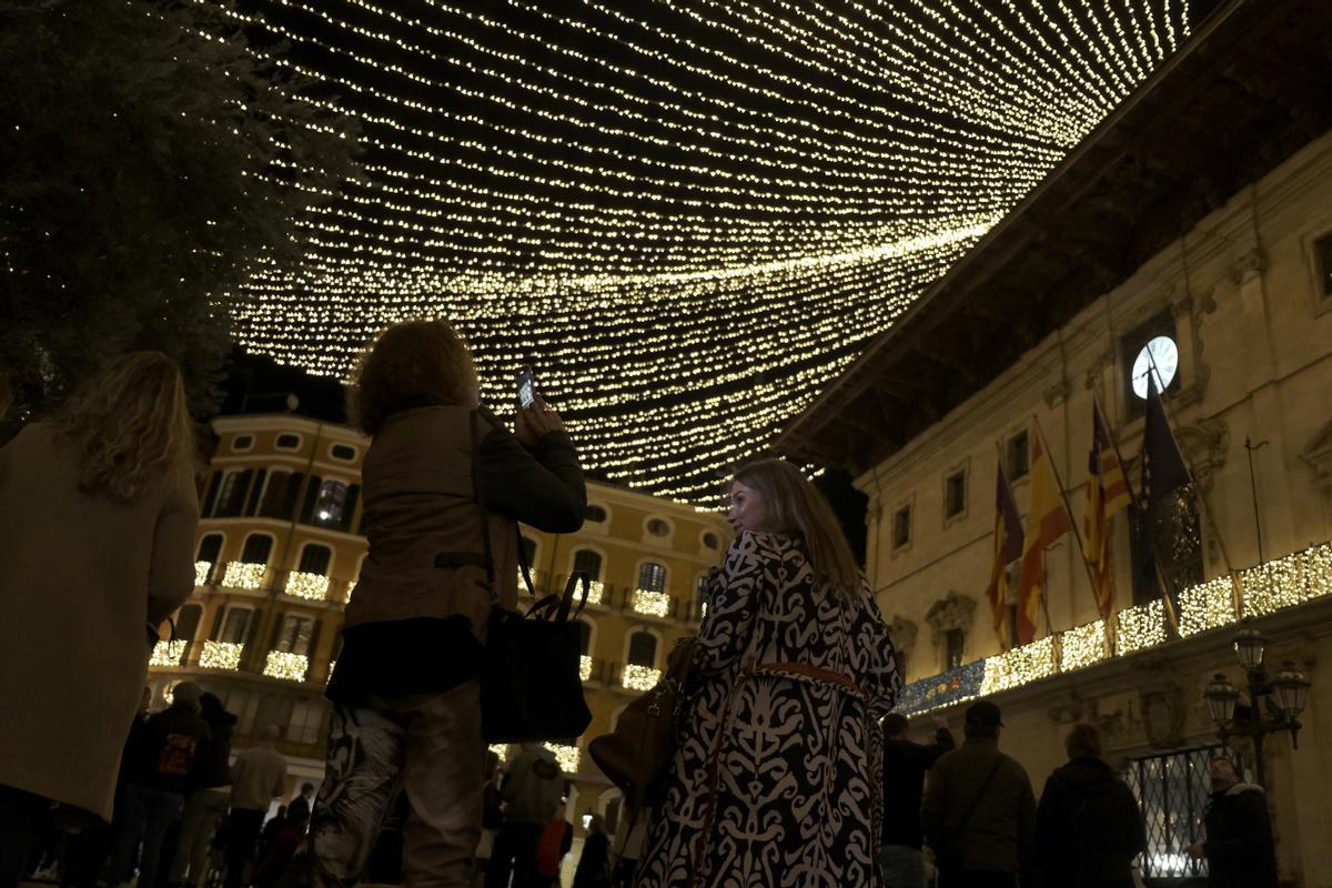 Archivo - Luces de Navidad en Palma.