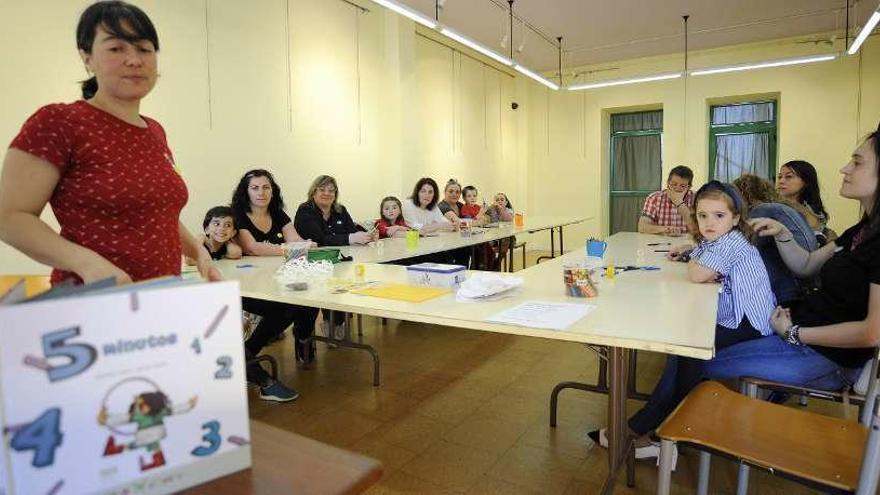 María Lado impartiu un obradoiro de poesía con asistencia de público familiar. // Bernabé/Javier Lalín