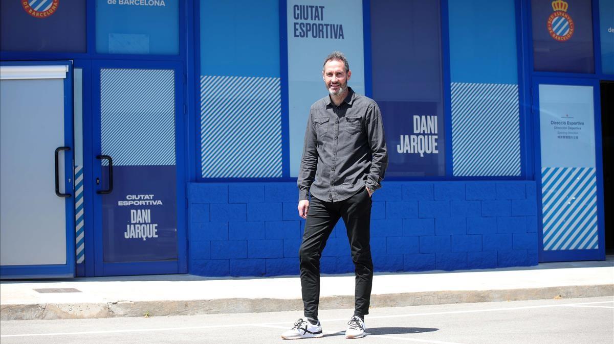 El técnico blanquiazul, este jueves en la ciudad deportiva del Espanyol.