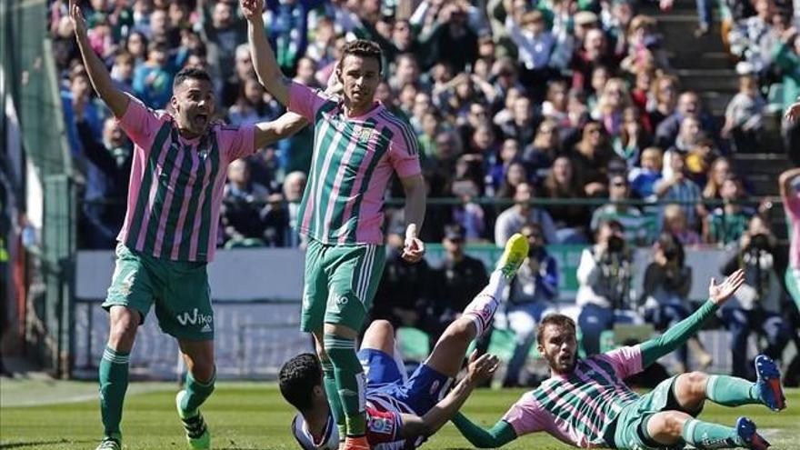 Rubén Castro desluce el homenaje del Betis a la mujer