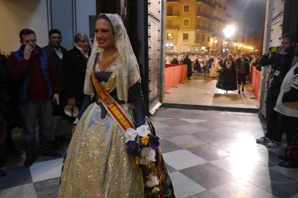 Así desfiló Alicia Moreno y la corte de honor