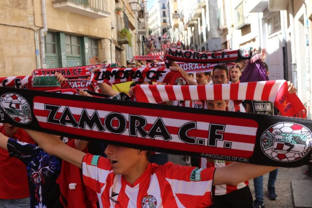 Espectacular ambiente previo al partido de play off Zamora CF - El Haro Deportivo