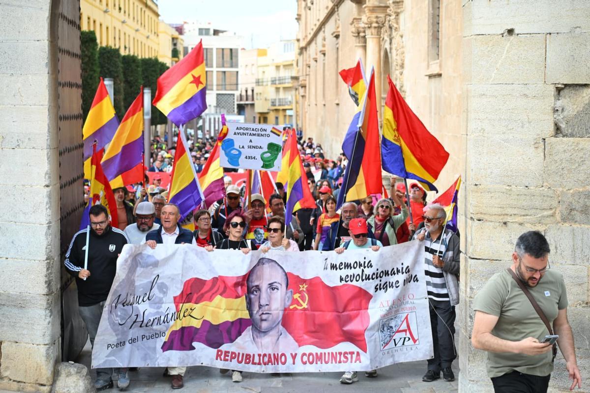 La Senda del Poeta Miguel Hernández arranca en Orihuela con cientos de participantes