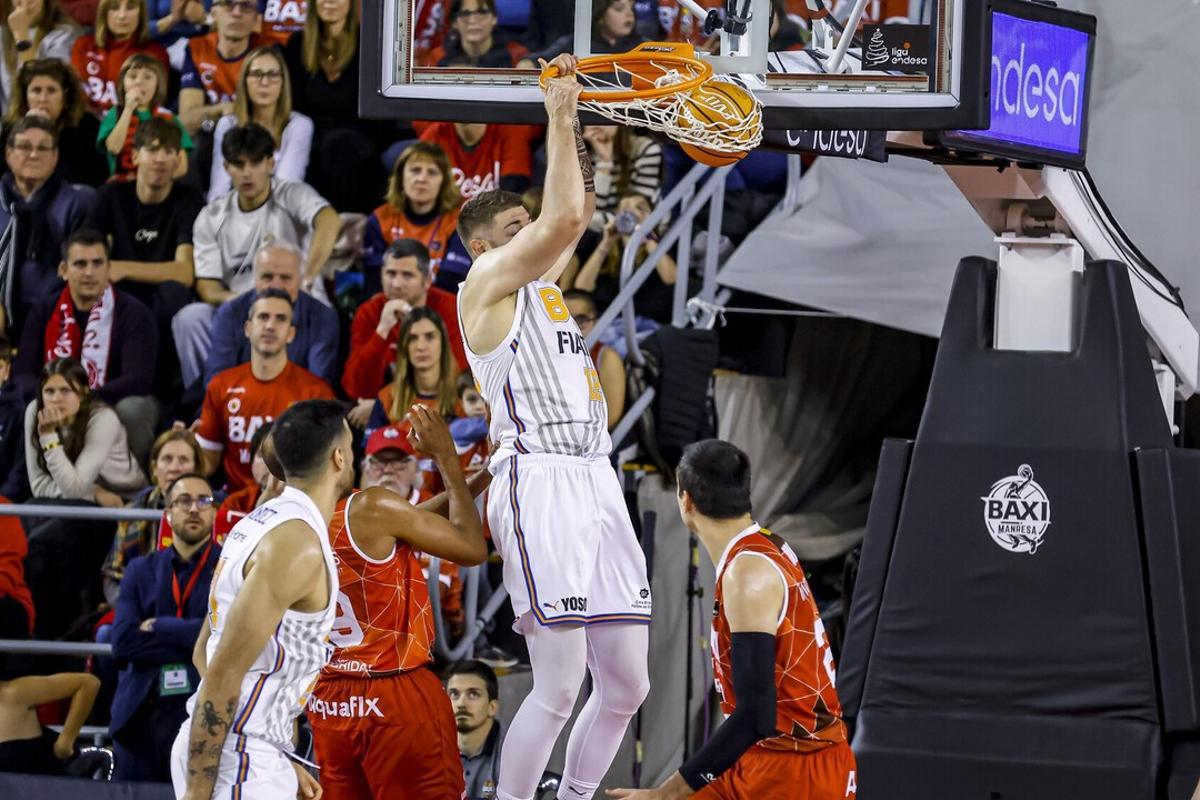 El lituano Geben decidió el partido con una canasta en el último segundo en el Nou Congost