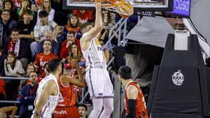 El lituano Geben decidió el partido con una canasta en el último segundo en el Nou Congost