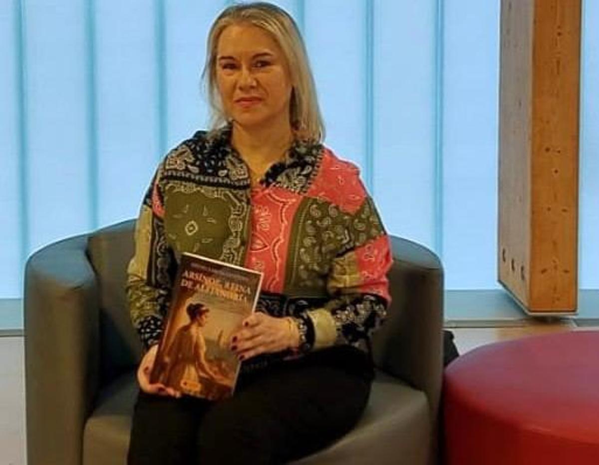 Nieves García, coa súa novela 'Arsínoe, reina de Alejandría'