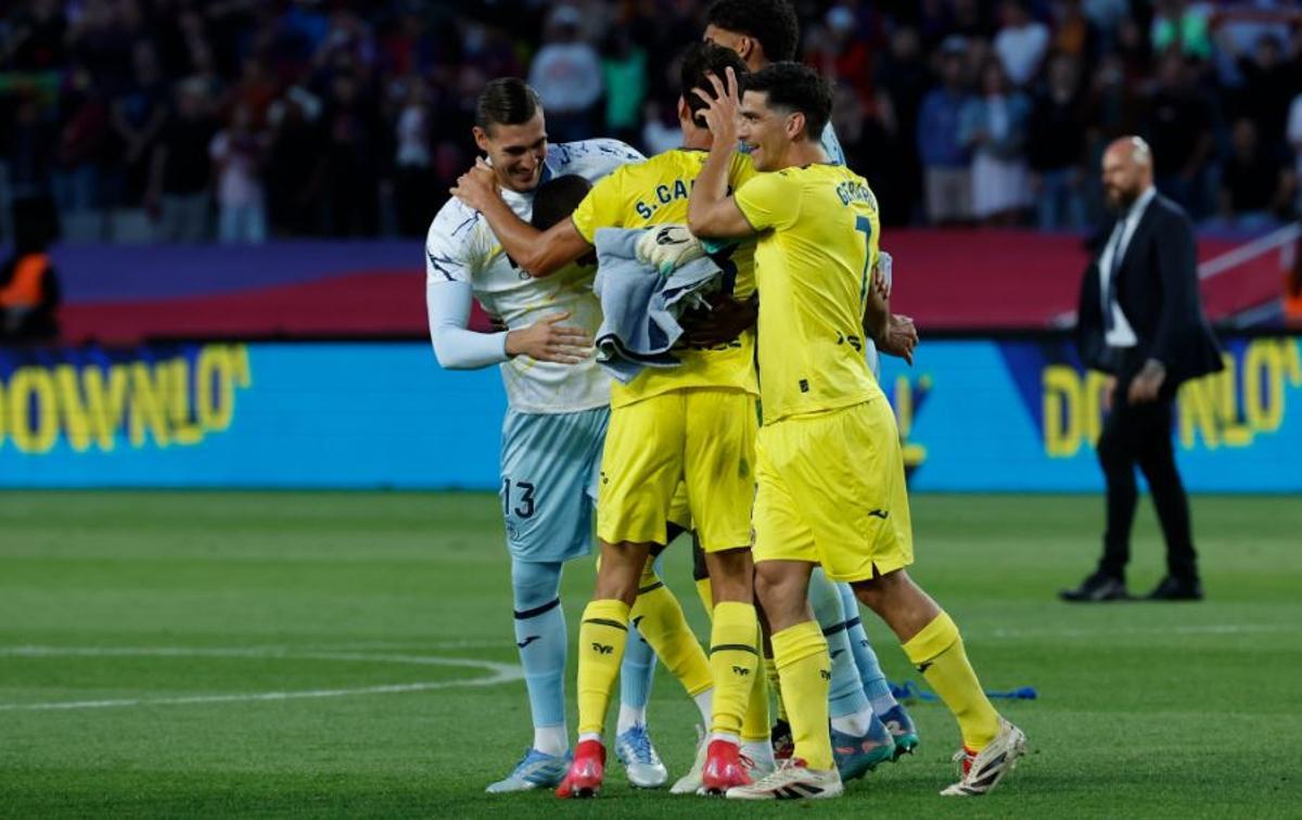Los jugadores del Villarreal celebran el pase a Champions.